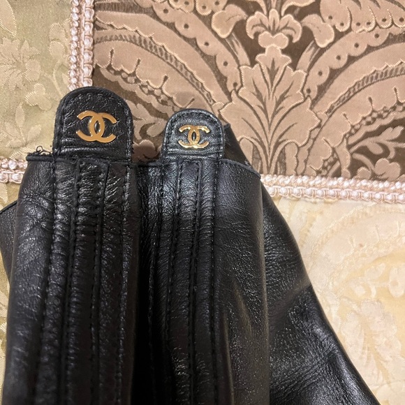 CHANEL SOFT LEATHER BOOTS - Picture 3 of 7